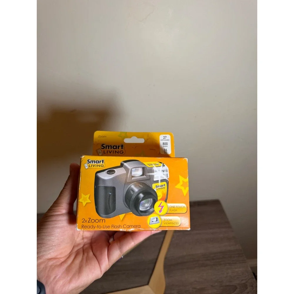 Smart Living Disposable Camera 2x Twist Zoom Flash 35mm ISO 800 27 Exp
